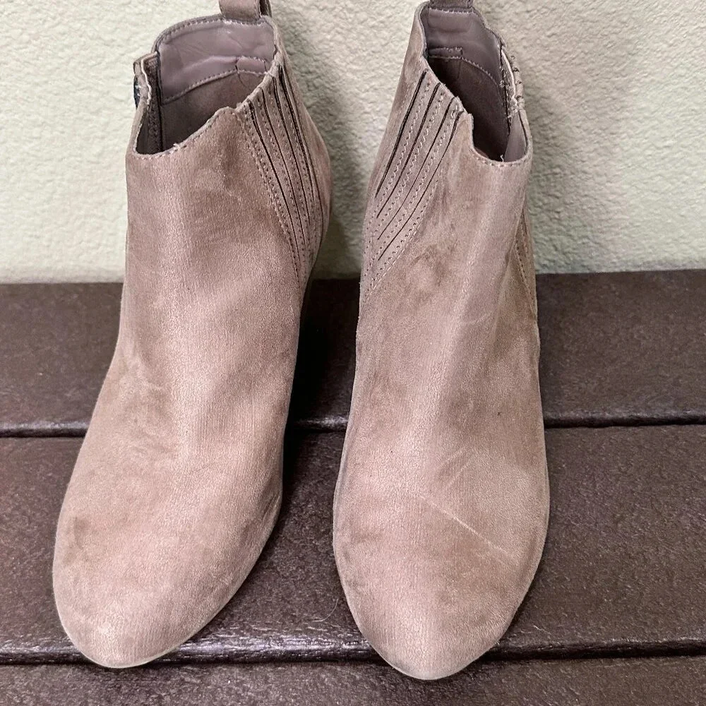 REPORT Gavin Style Suede Wedge Booties Shooties - 8